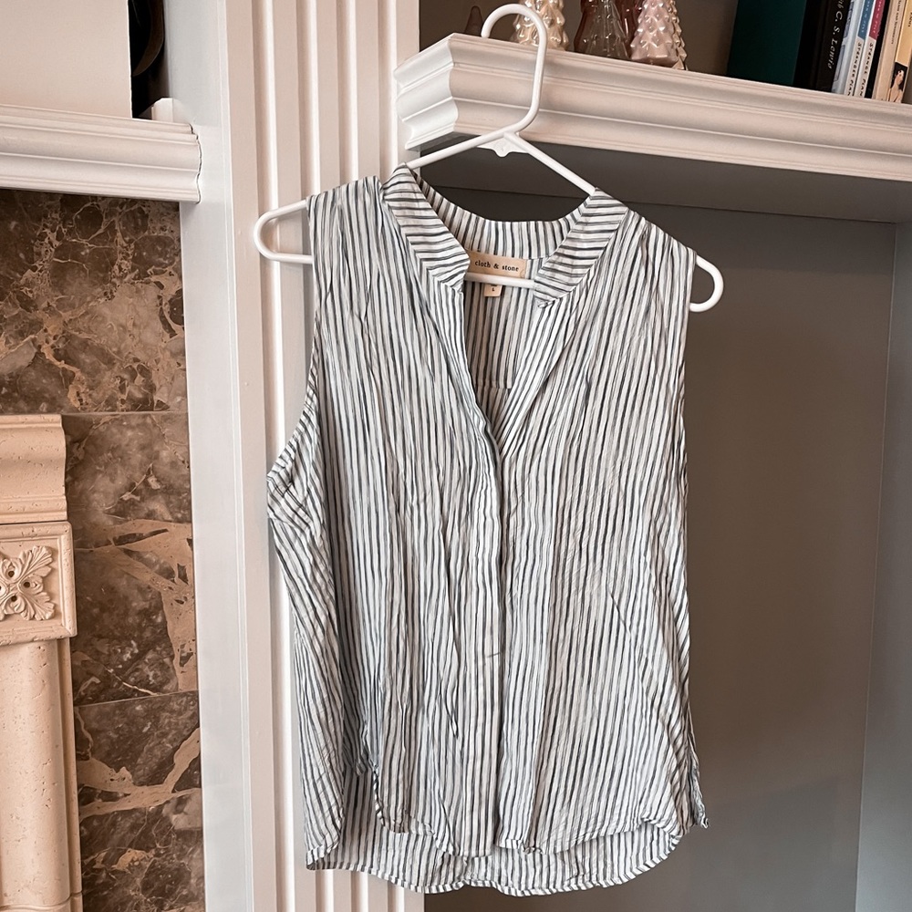 Cloth + Stone | sleeveless button-up | L